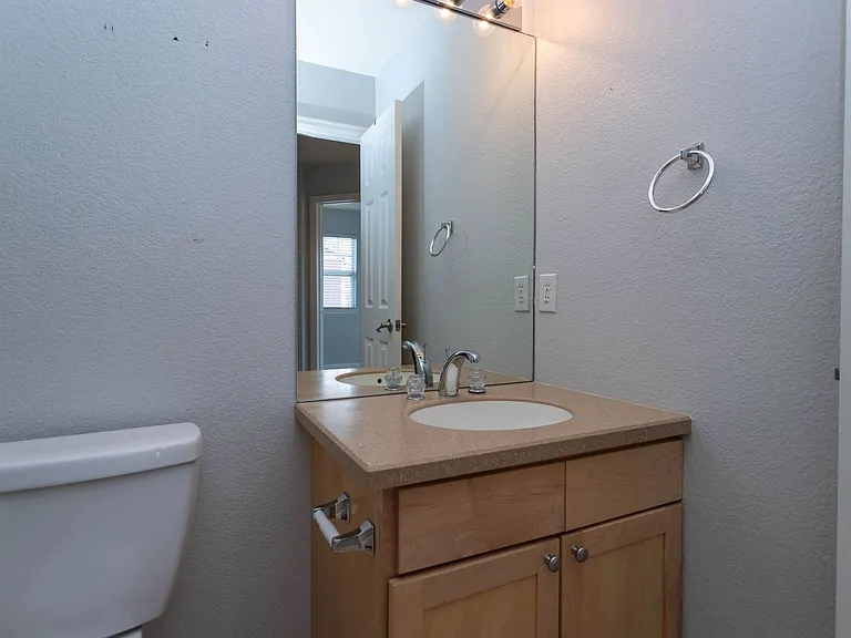 333 E Las Animas St — Photo 28