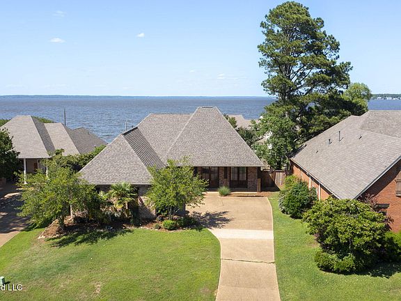 2nd image of 1408 Windrose Dr