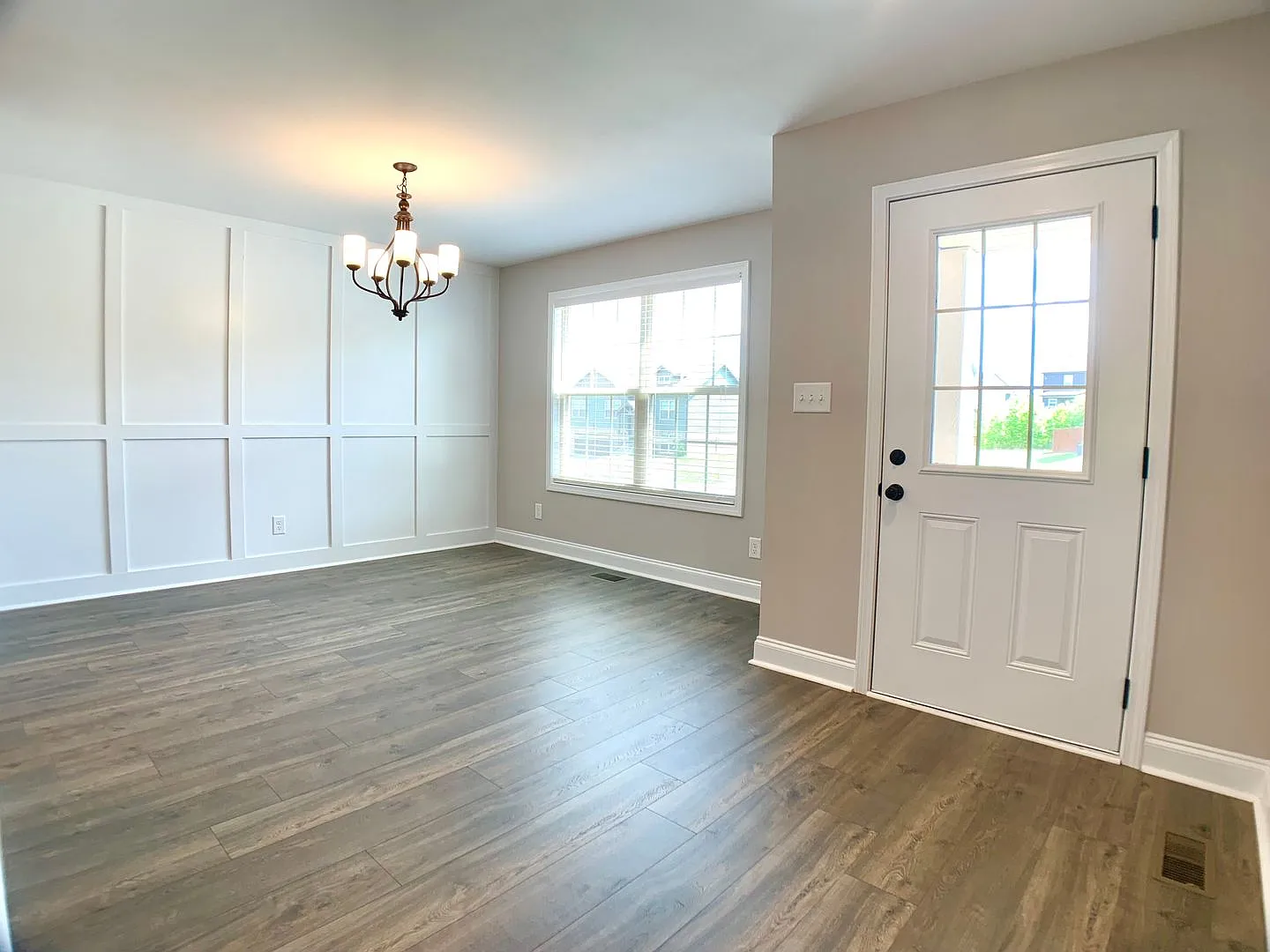 733 Banister Dr — Photo 3