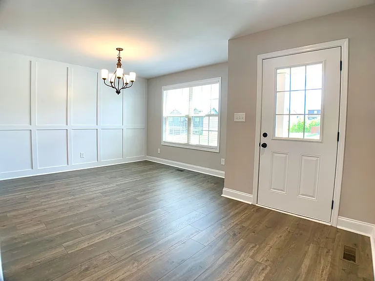733 Banister Dr — Photo 3