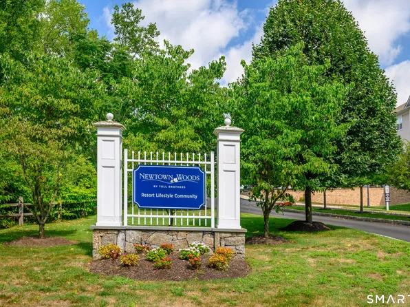 832 Brookside Court #832, Newtown, CT 06470