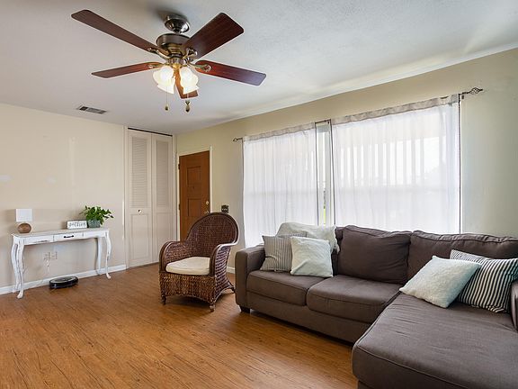 4th image of 1952 Ixora Dr W