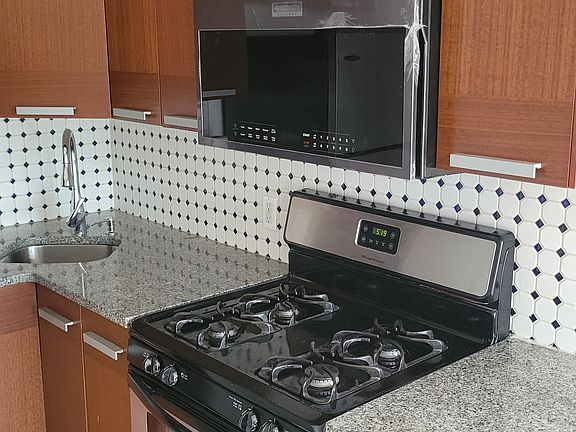5th image of 61 Herbert St APT 4A
