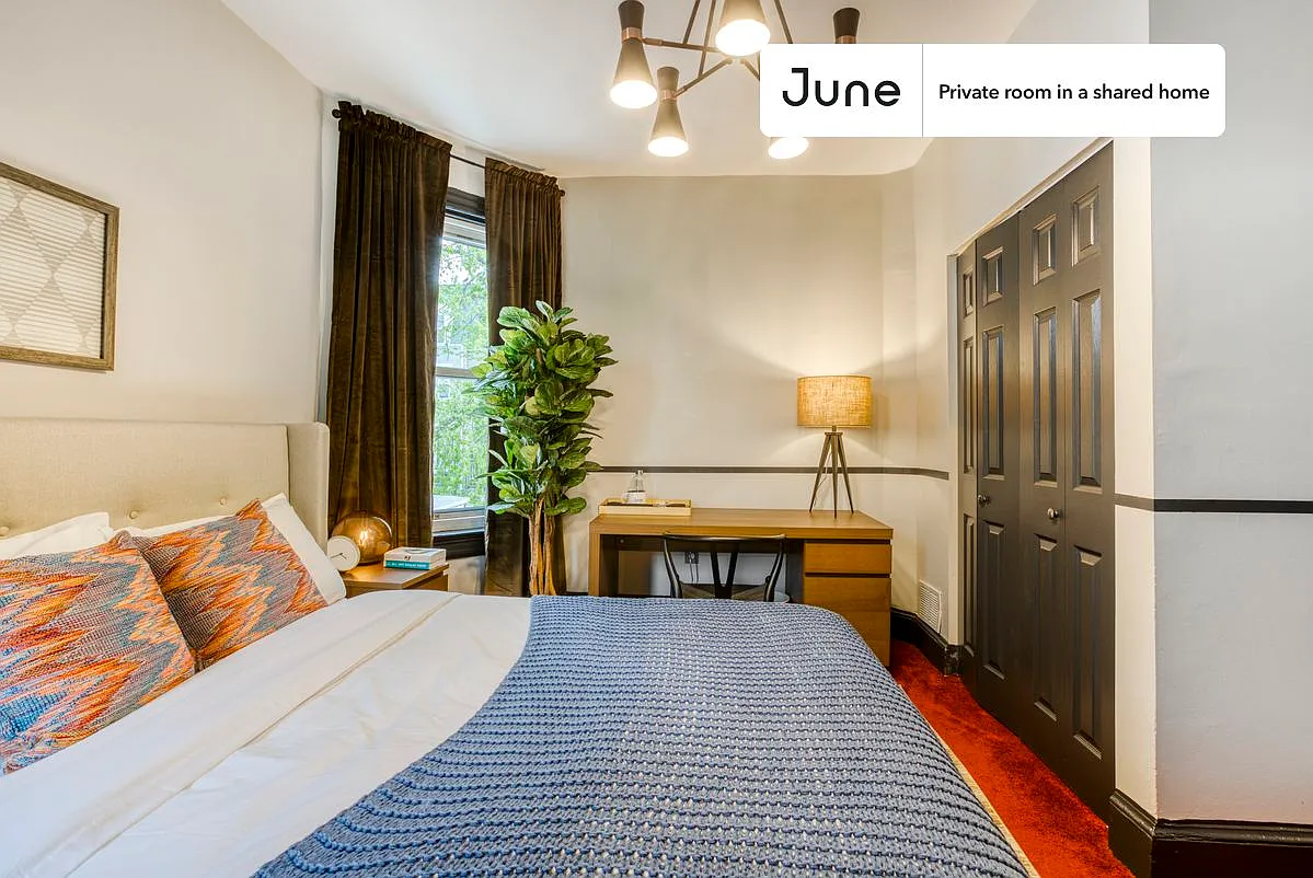 Queen bedroom in 4 bed/2 bath home in Columbia Heights #174 2C — Photo 2
