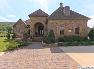 27 McMullen Ln SE, Gurley, AL 35748