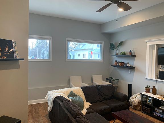 3rd image of 1901 Fillmore St NE #2