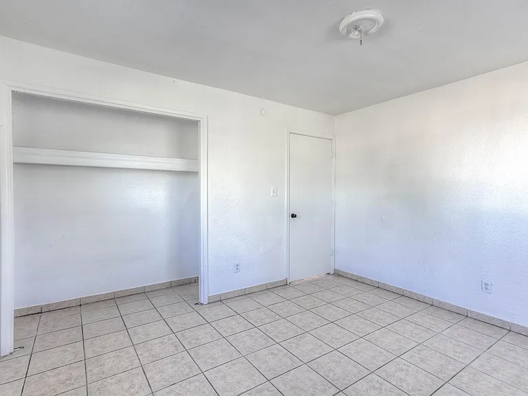 301 W Oregon St — Photo 6