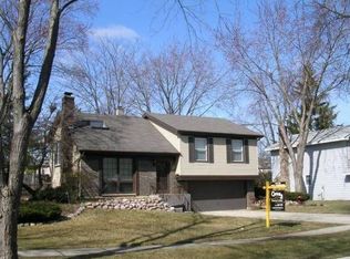 733 Ardmore Ter, Libertyville, IL 60048