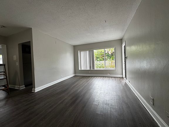 5th image of 425 NE 7th Ave APT 8