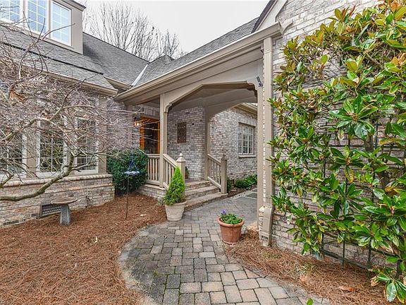 3rd image of 37 Sturbridge Ln