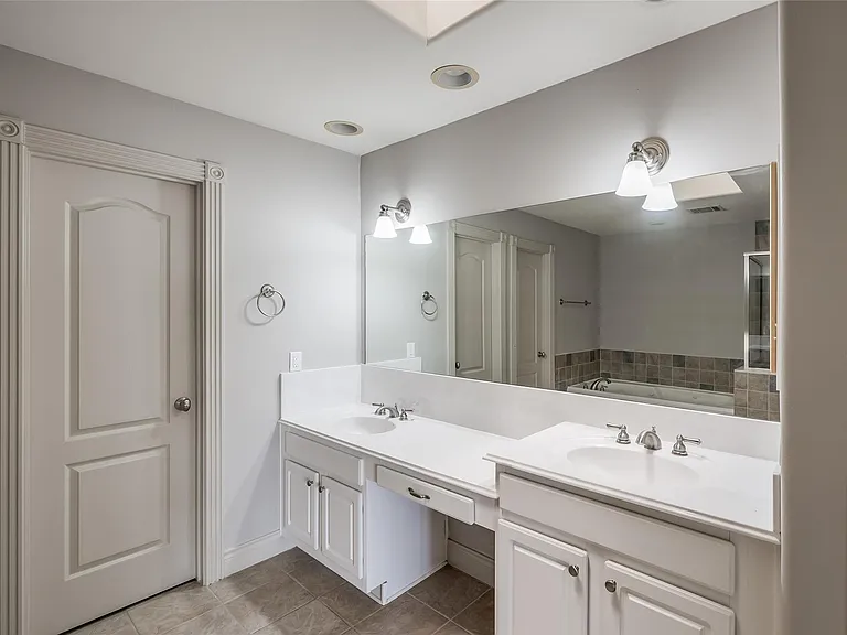 315 Sandman St — Photo 12