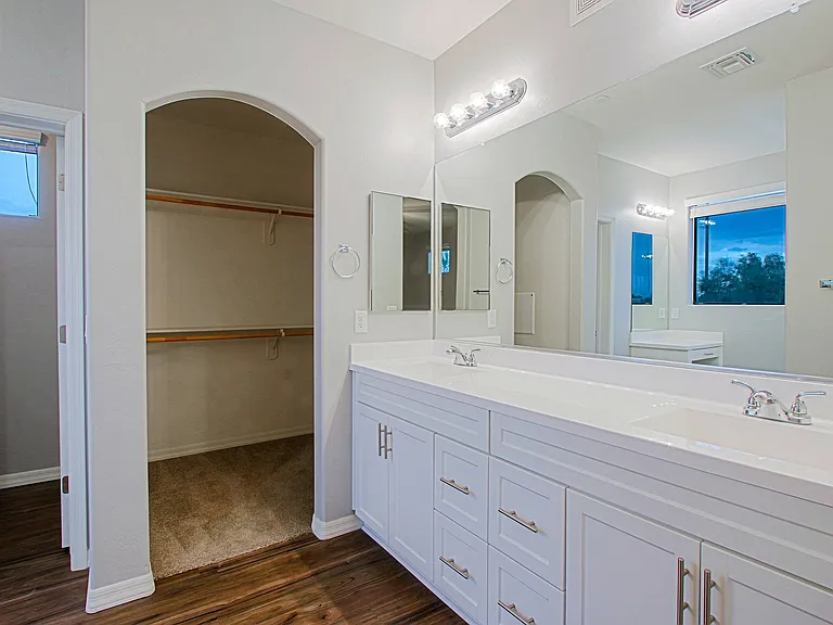 Santana Ridge Luxury Apartments — Photo 10
