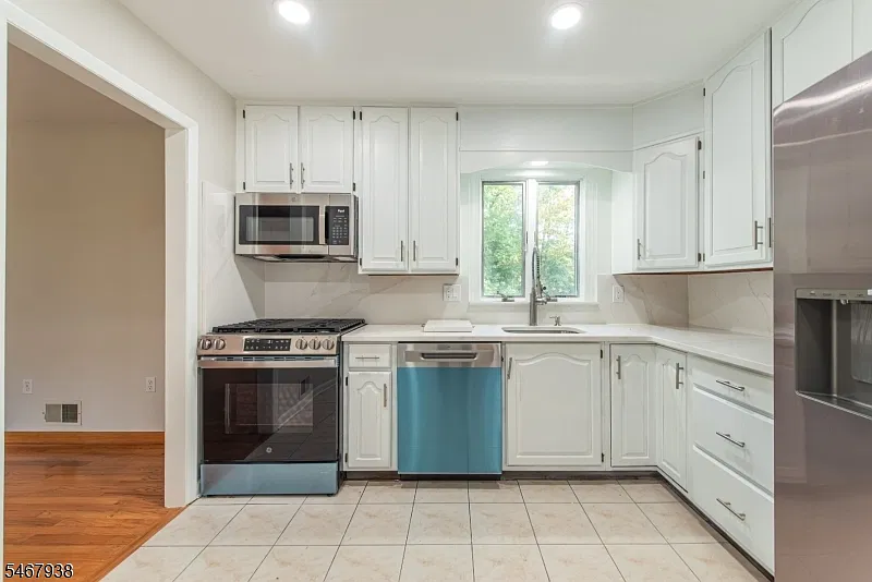 4 bed, 2.0 bath, $5,500 — Photo 4