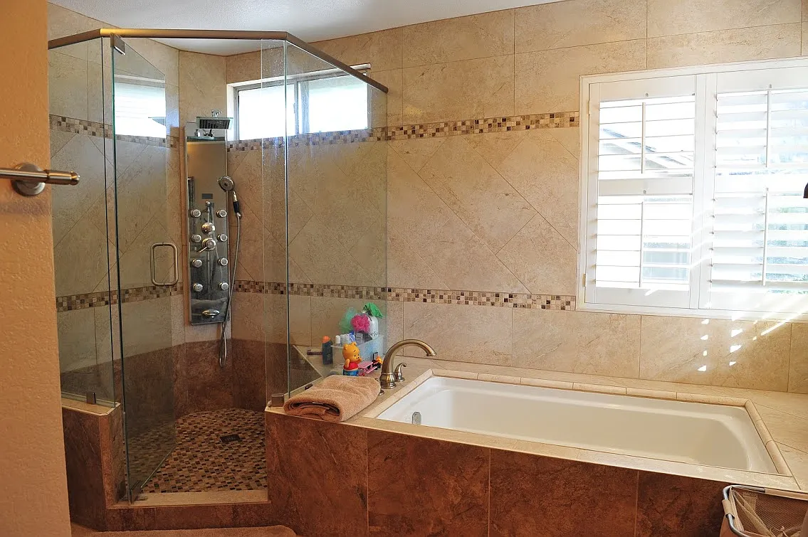 5 bed, 2815 sqft, $5,600 — Photo 3