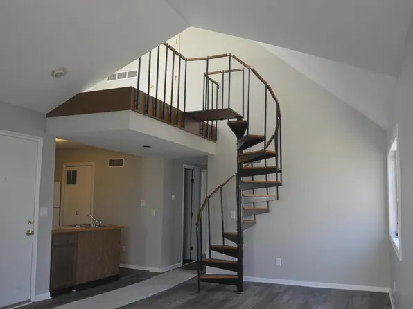 1221 Broadway St #8, Ann Arbor, MI 48105