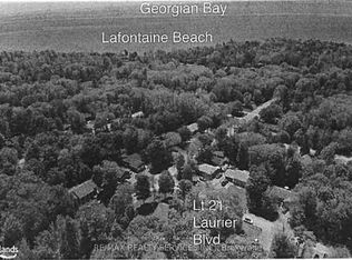 21 Laurier Blvd, Tiny, ON L9M 0J2