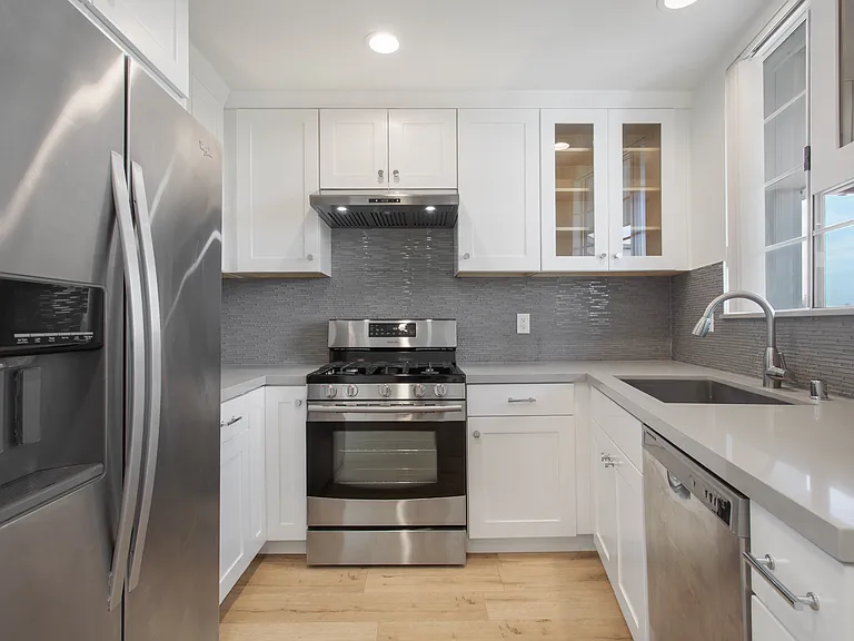 1601 Selby Ave #401 — Photo 5