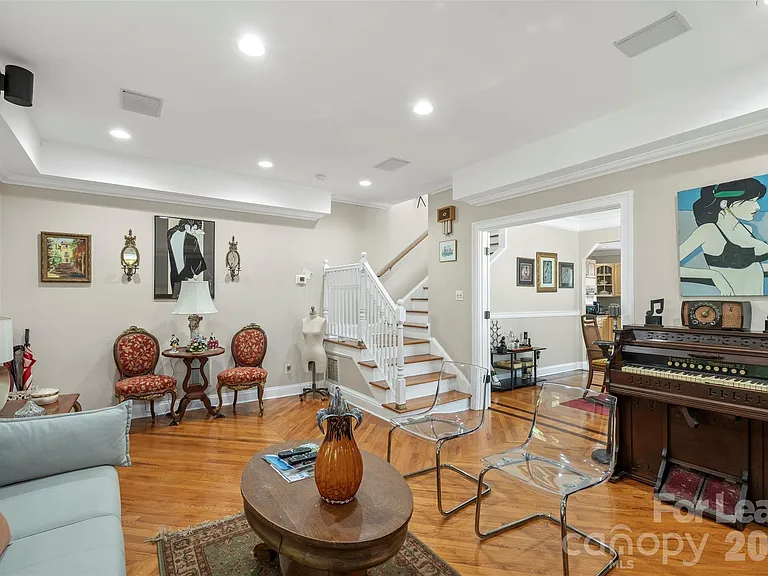 703 S Summit Ave #2 — Photo 9