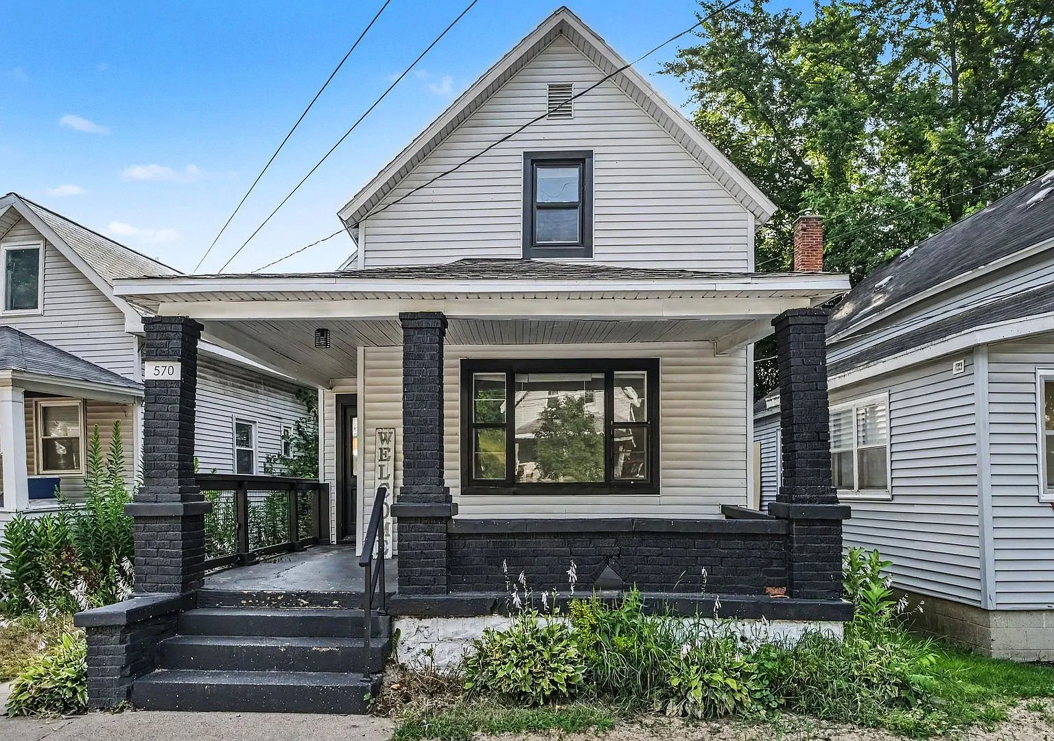 Charming 3BR / 2BA Bungalow with Garage & Fenced Yard — Photo 1