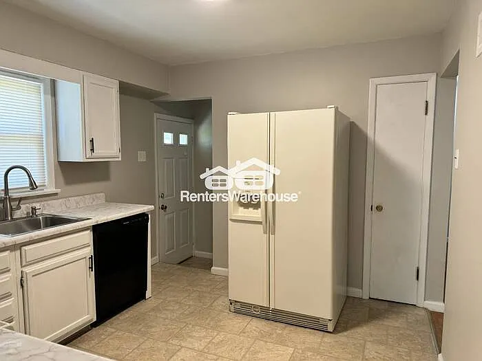 10801 Edgecliffe Dr — Photo 8