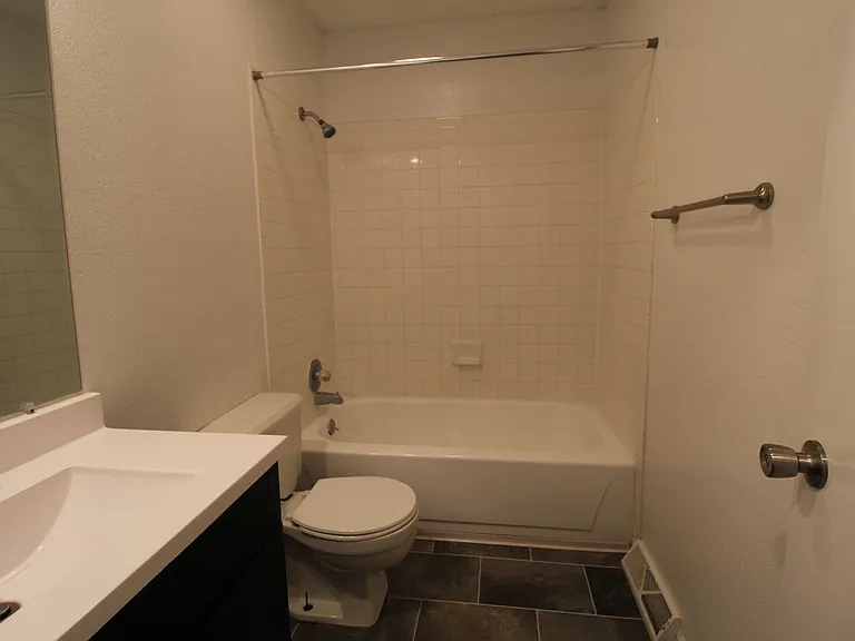115 N Saxony Dr — Photo 10
