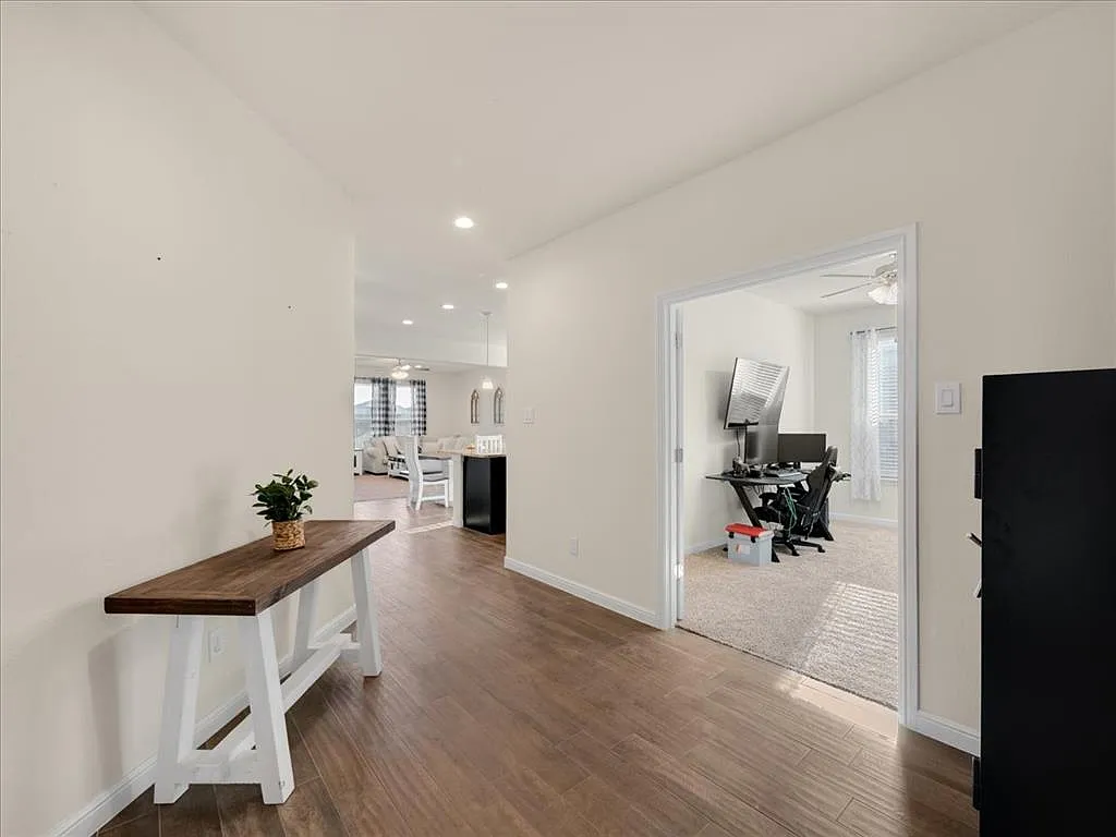 1124 Nelson Place - 1 — Photo 2