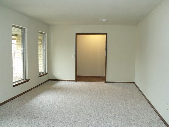 5th image of 9513 Lakeshore Dr