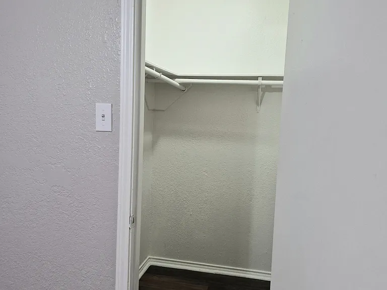 406 Matt Ln — Photo 11