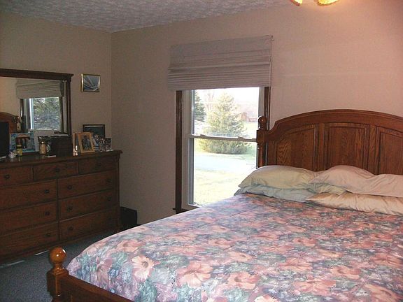 4th image of 520 Forbes Dr