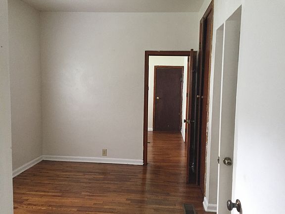 3rd image of 528 S Washington St #528