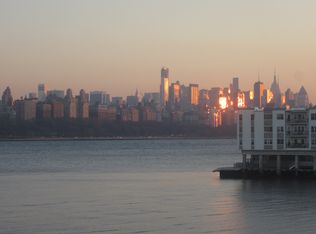 309 Smith Ct, Edgewater, NJ 07020