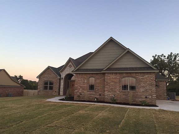 2nd image of 607 NE Catalina Pl