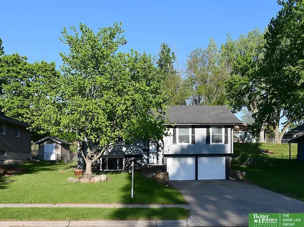 1114 Hackney Dr, Papillion, NE 68046