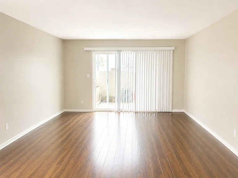 5510 Armitos Ave #27 — Photo 6