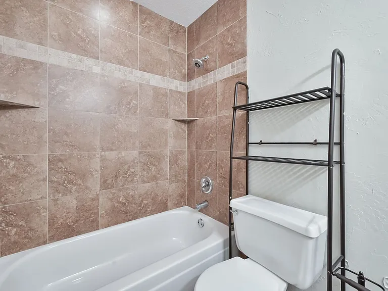 1521 Stratford Dr — Photo 31