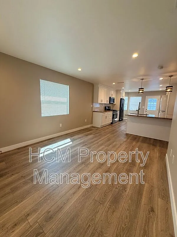 Building Photo - 874-876 N Orange St #874