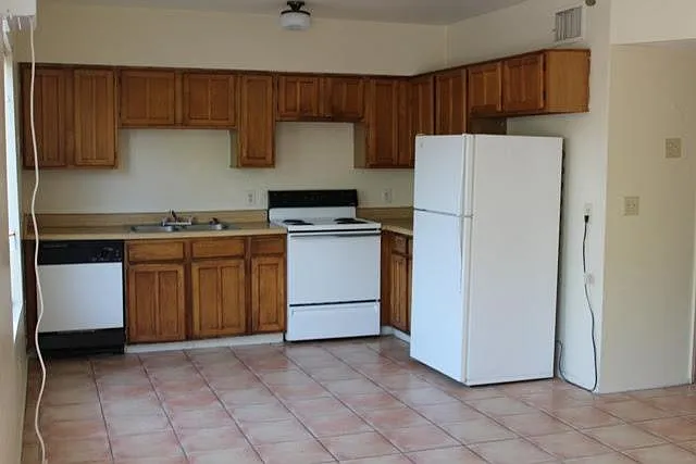 3116 N Winstel Blvd — Photo 2
