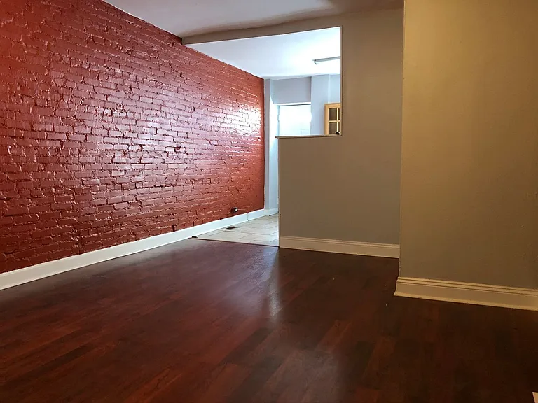 3242 Barclay St — Photo 4
