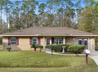 220 Gulfside St, Waveland, MS 39576