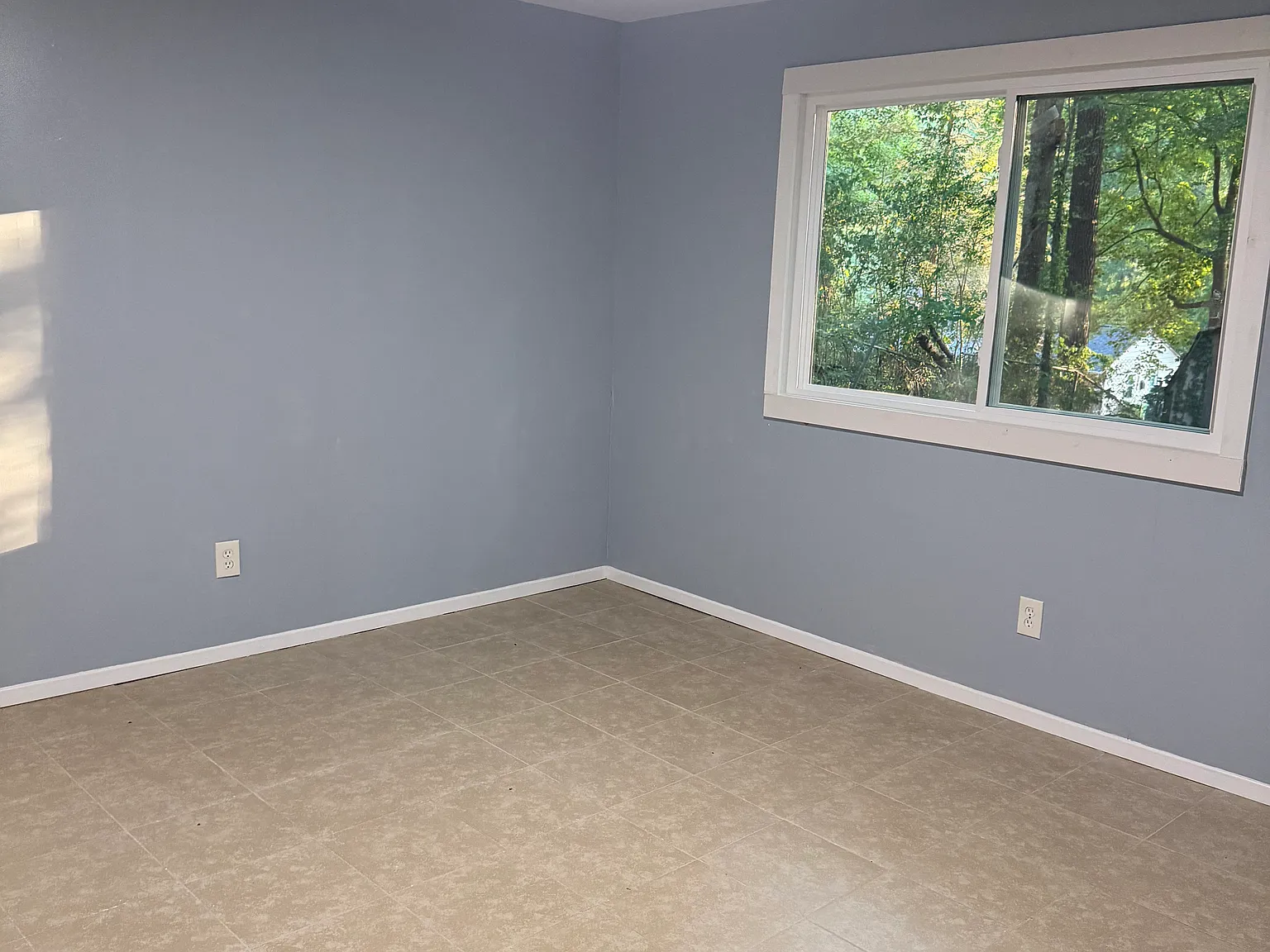 4 bed, 1310 sqft, $1,700 — Photo 2