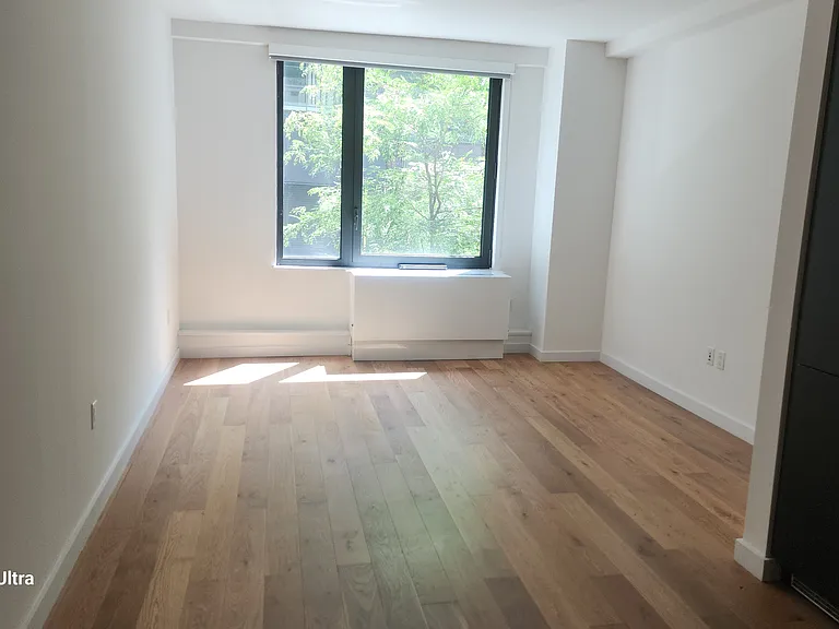 411 35th St #2G — Photo 10