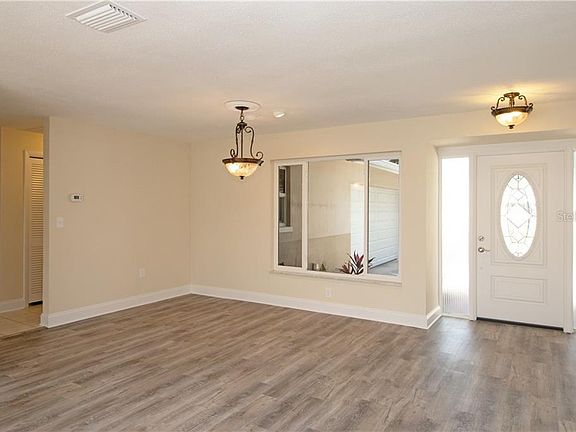 3rd image of 13926 104th Ave