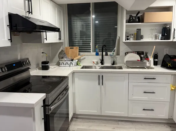 14 Ballyshire Dr, Brampton, ON