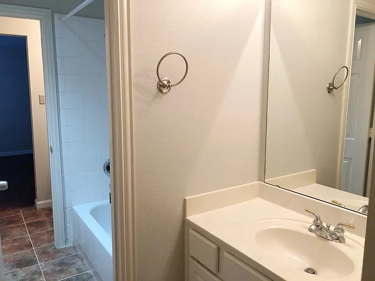 6417 Calloway Dr — Photo 12