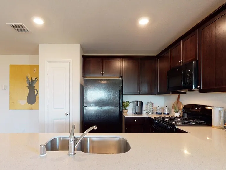 904 Wildflower St — Photo 11