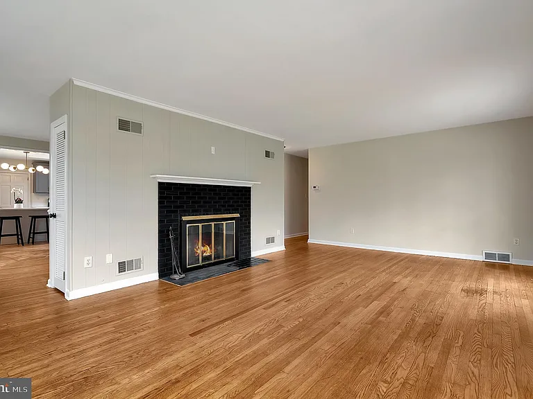 719 Halstead Rd — Photo 7