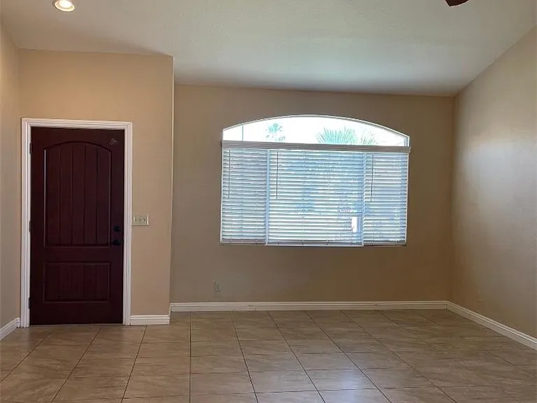 5905 April Ln — Photo 4