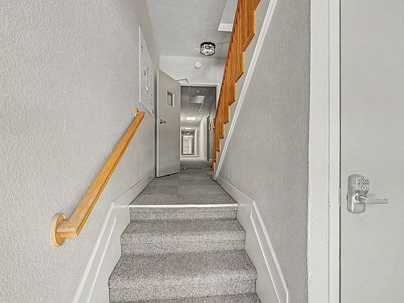 5th image of 1629 N Clarkson St #11