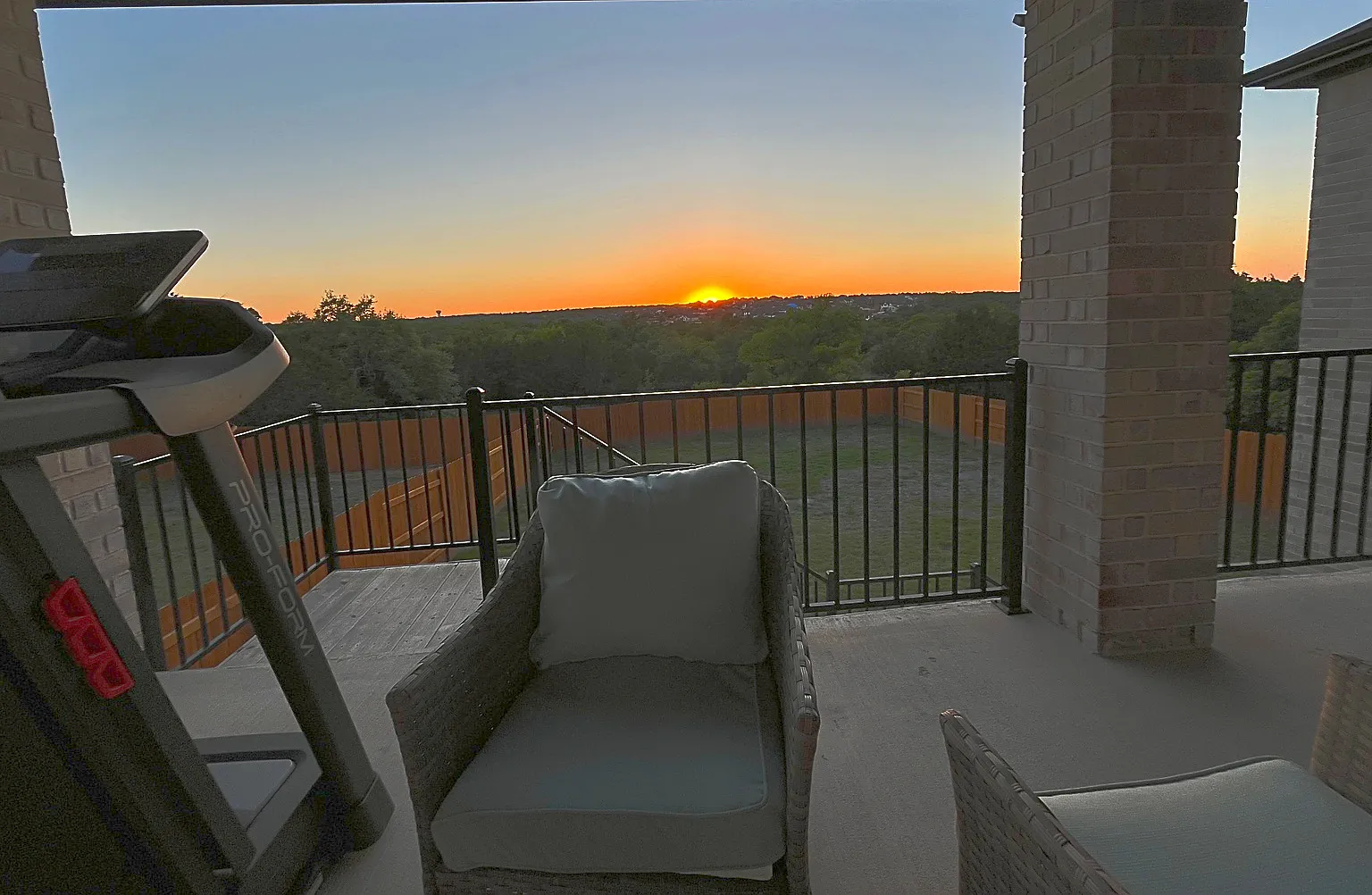 4 bed, 2561 sqft, $2,950 — Photo 4