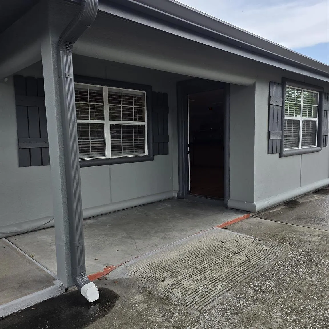 3 bed, 2.0 bath, 2400 sqft, $2,400 — Photo 2